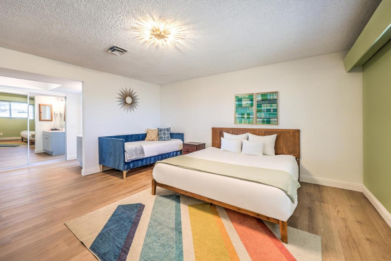 Holiday home Oasis Near Strip Pool Jacuzzi Deck Poker Las Vegas