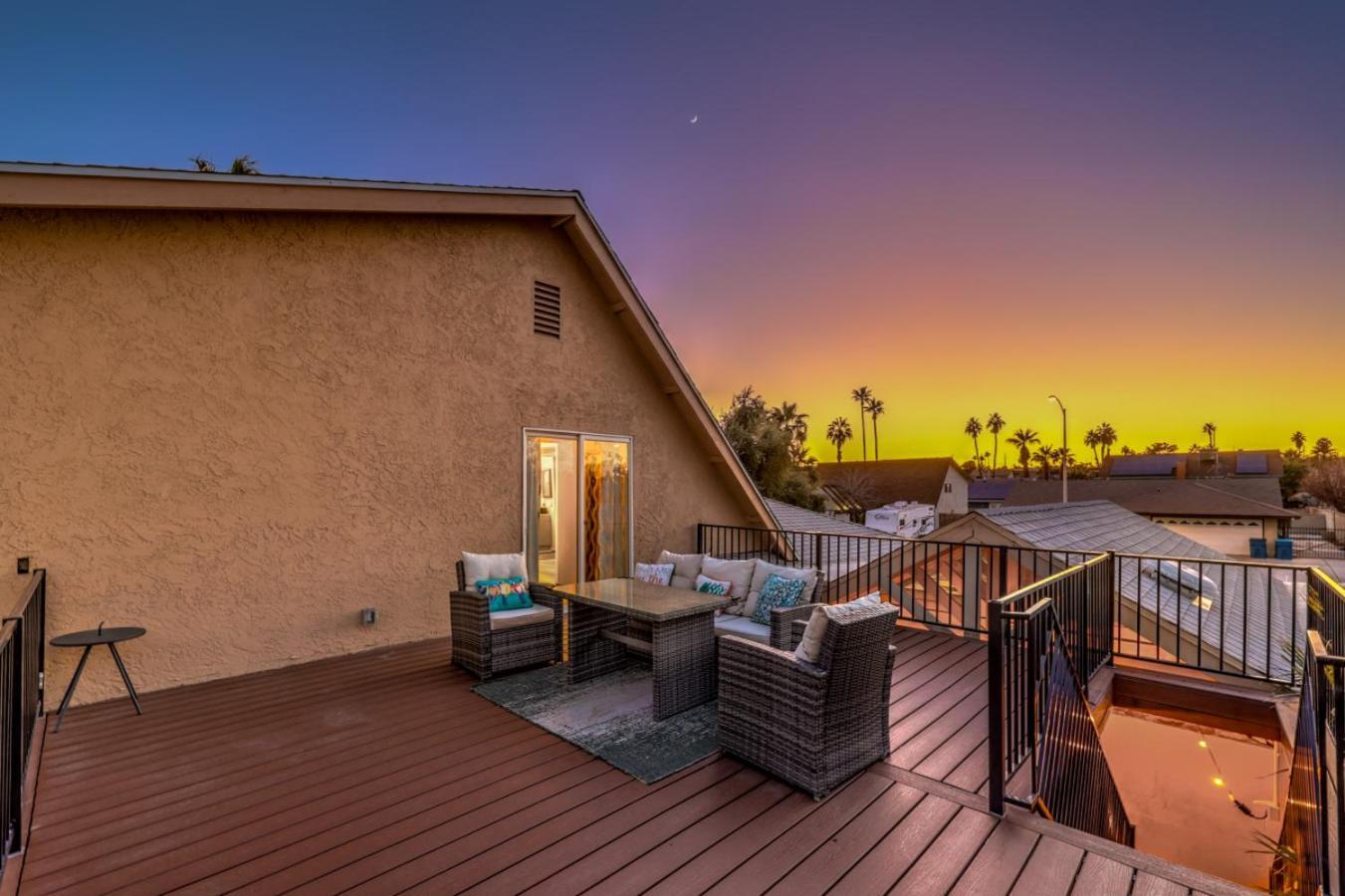 Oasis Near Strip Pool Jacuzzi Deck Poker Holiday home